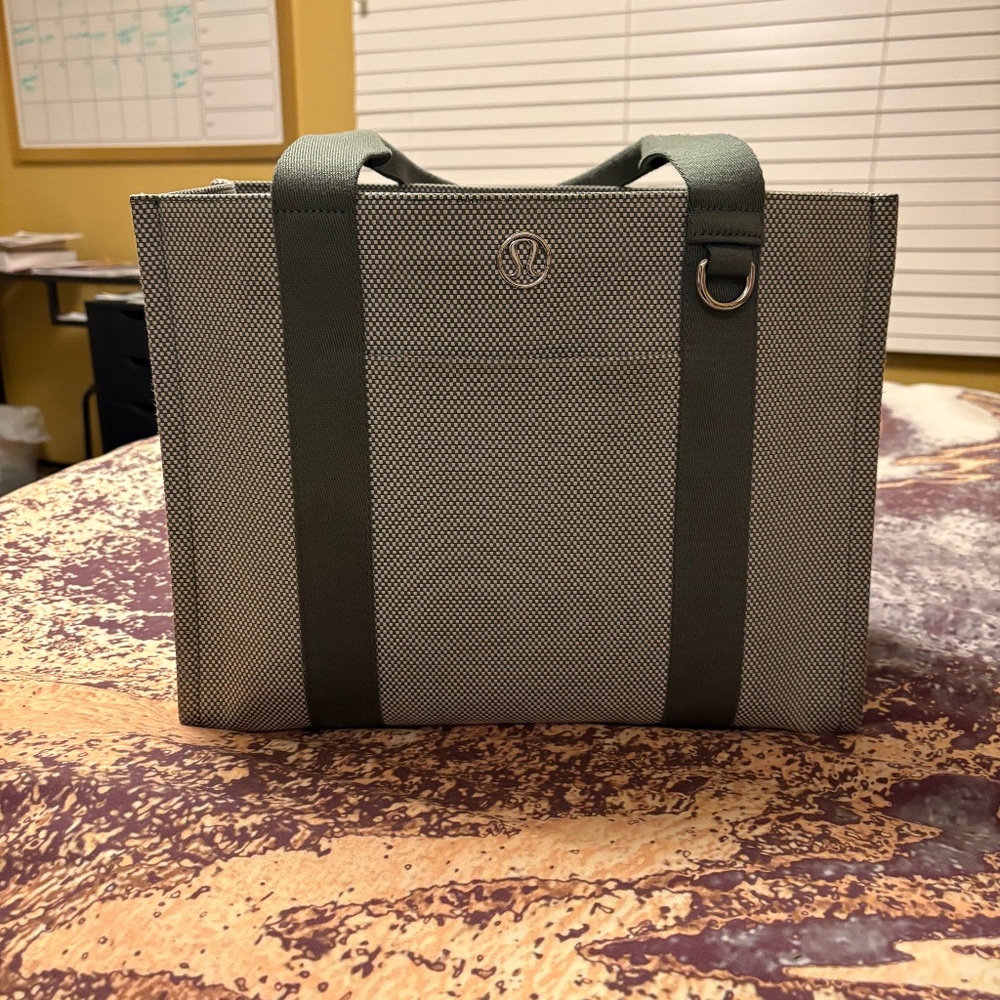 Lululemon Two-Tone Canvas Tote Bag 10L